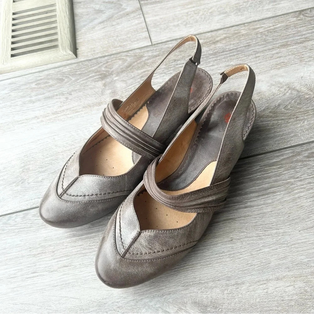 Comfortable by Blondo Retro Leather Mary Jane  Slingback Pumps